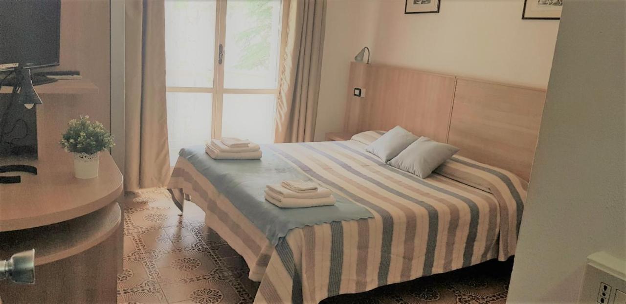 Hotel Enrica Cervia Bagian luar foto