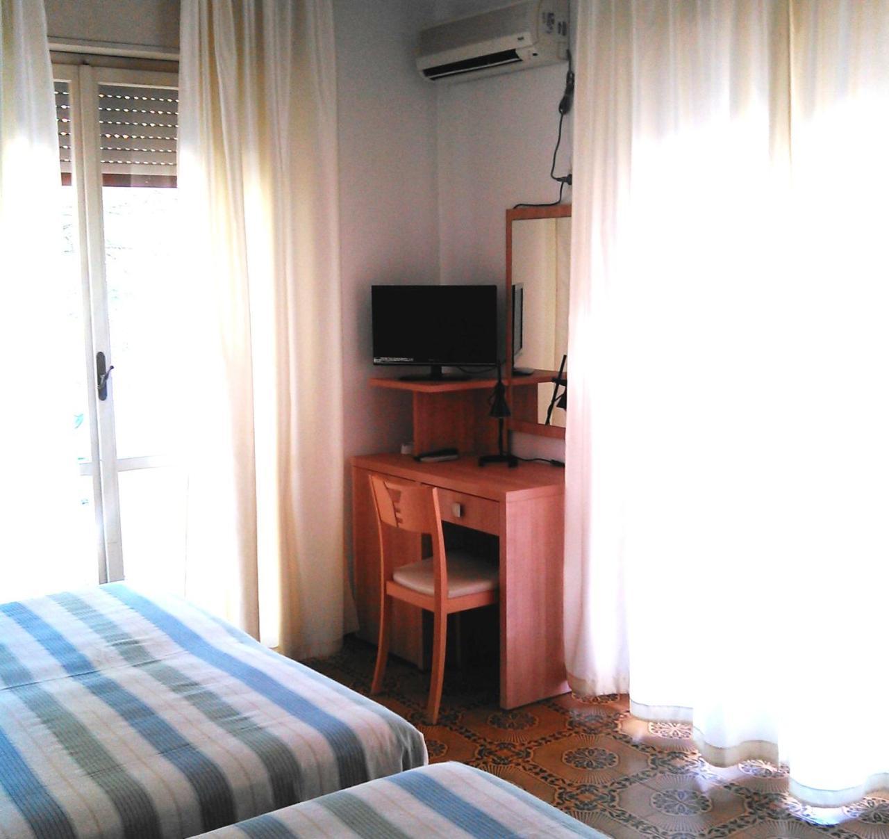 Hotel Enrica Cervia Bagian luar foto